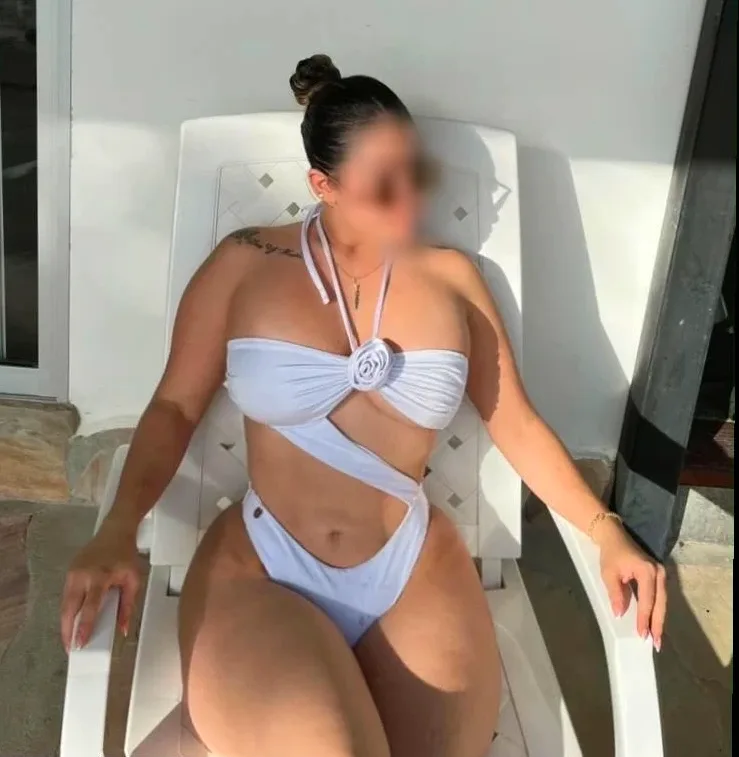 Anouk, 28