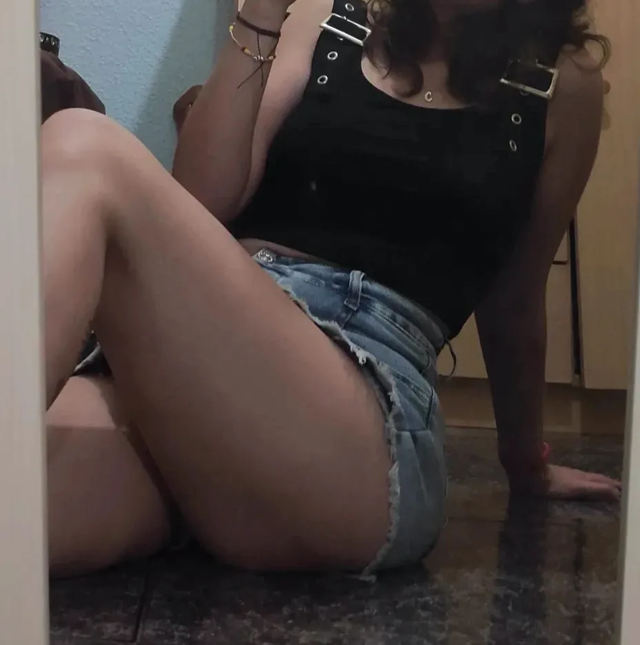 Karin, 32
