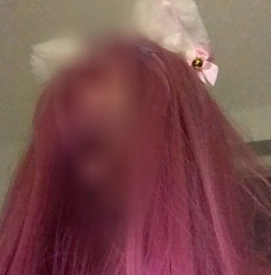 Nikki, 22