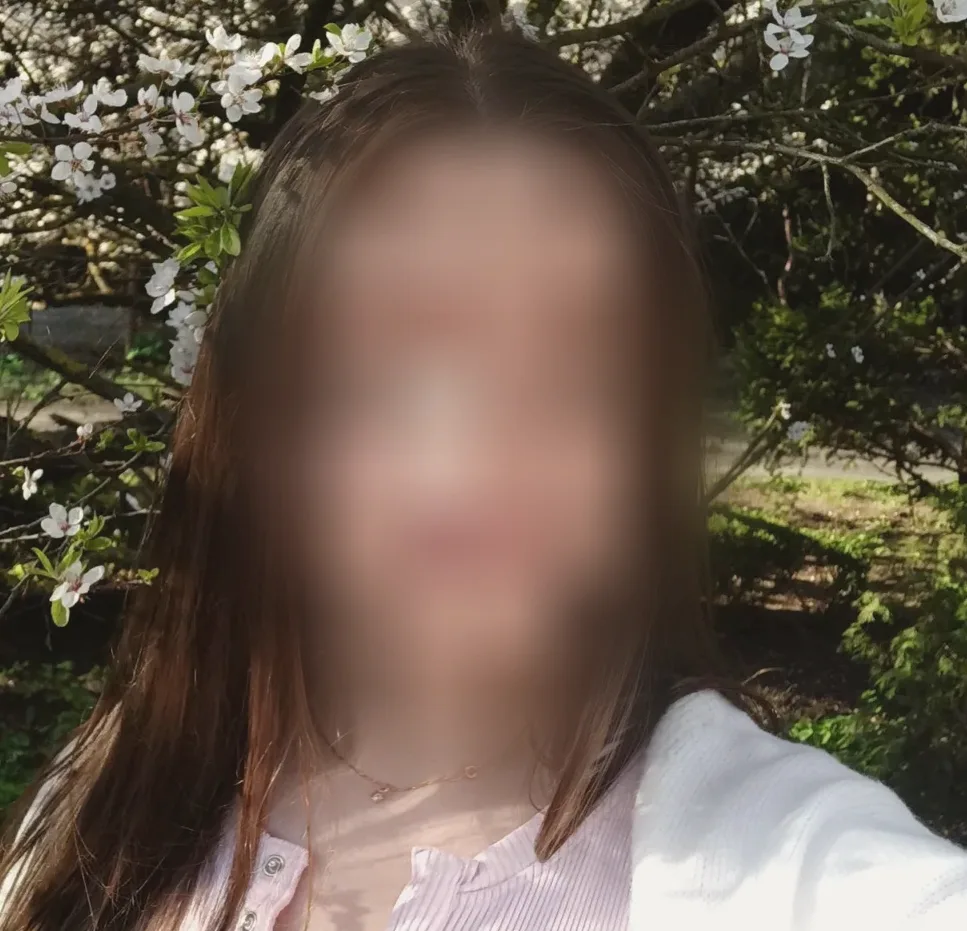 Nikki, 32