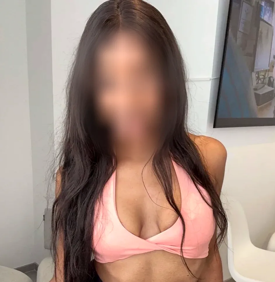 Nina, 29