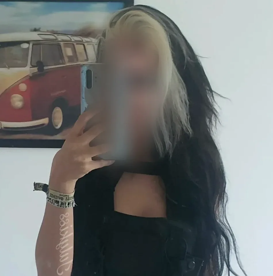 Sabine, 26