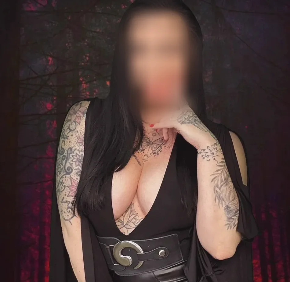 Sara, 39